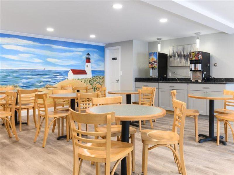 Captains Quarters Motel & Conference Center Истхем Экстерьер фото