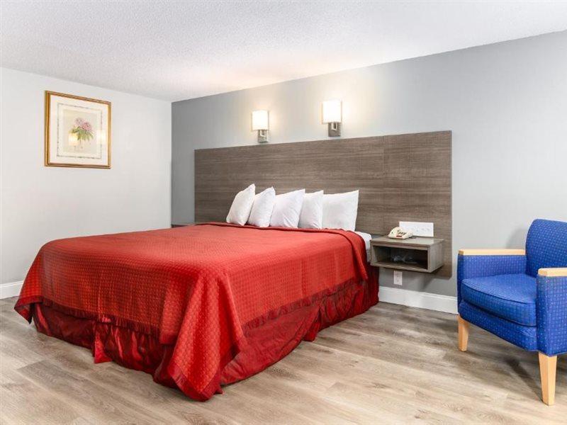 Captains Quarters Motel & Conference Center Истхем Экстерьер фото