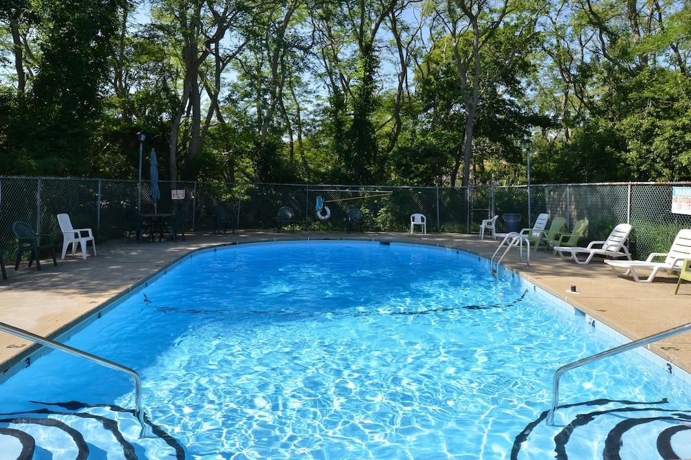 Captains Quarters Motel & Conference Center Истхем Экстерьер фото