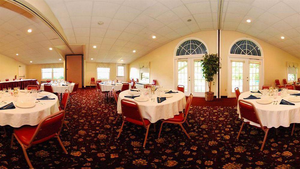 Captains Quarters Motel & Conference Center Истхем Экстерьер фото