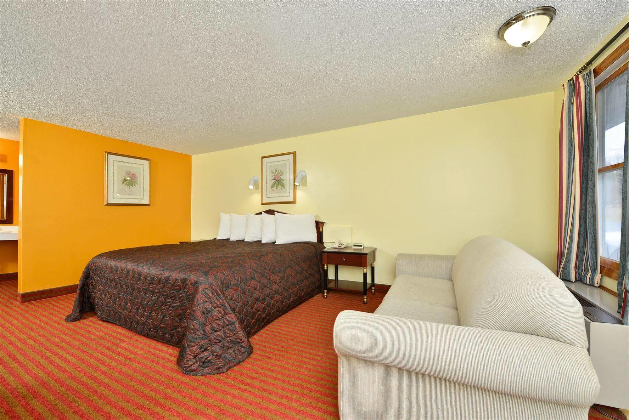Captains Quarters Motel & Conference Center Истхем Экстерьер фото