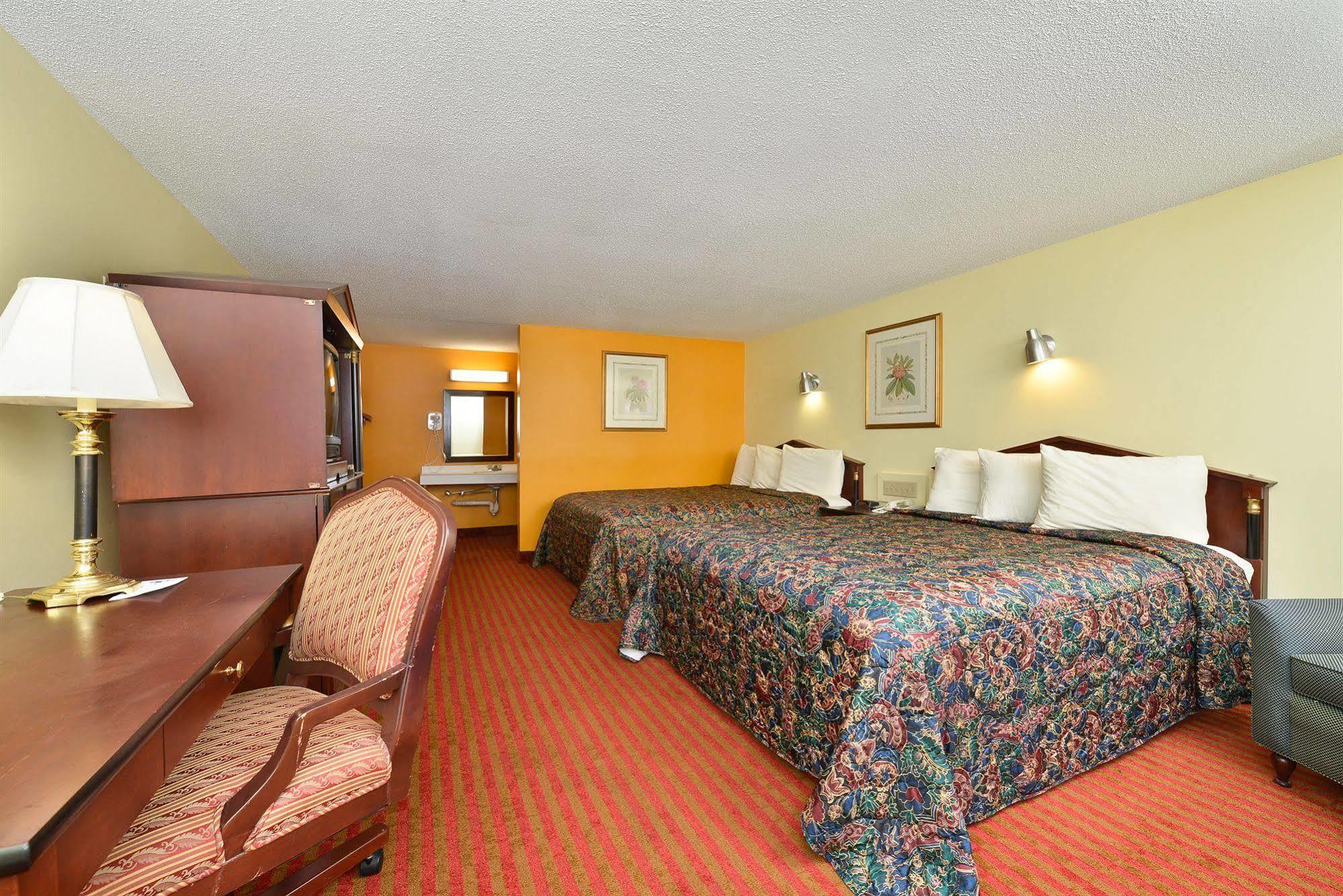 Captains Quarters Motel & Conference Center Истхем Экстерьер фото